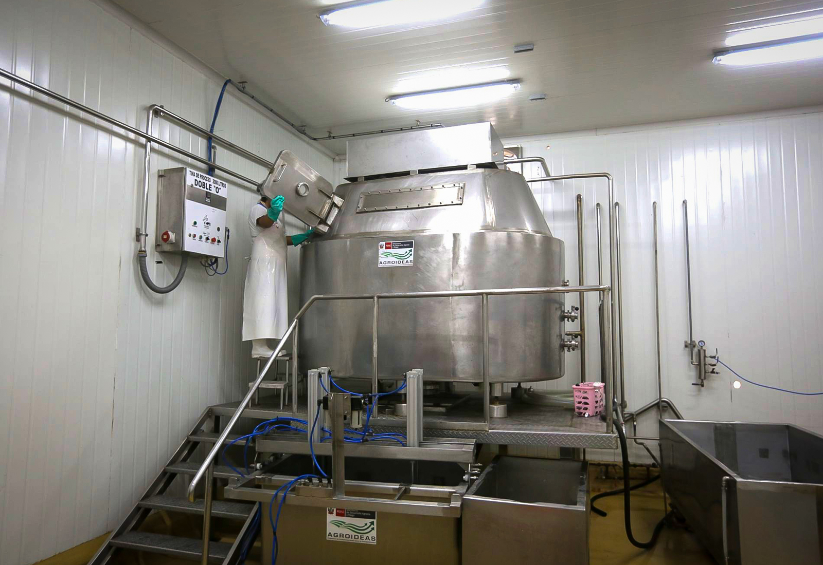 Veda del camarón en Majes