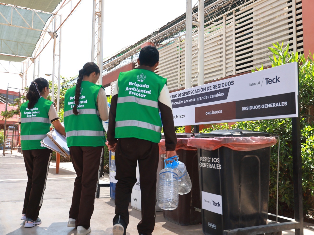 Reconocimiento a instituciones educativas por gestión de residuos